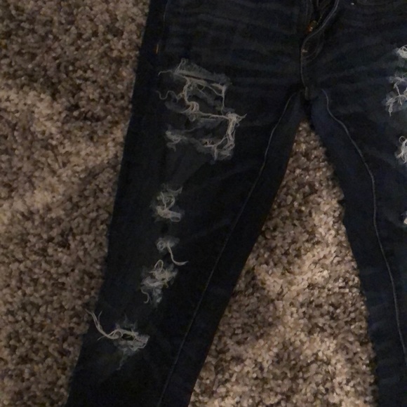 American Eagle Size: 2 Ripped Jeans - Picture 3 of 4